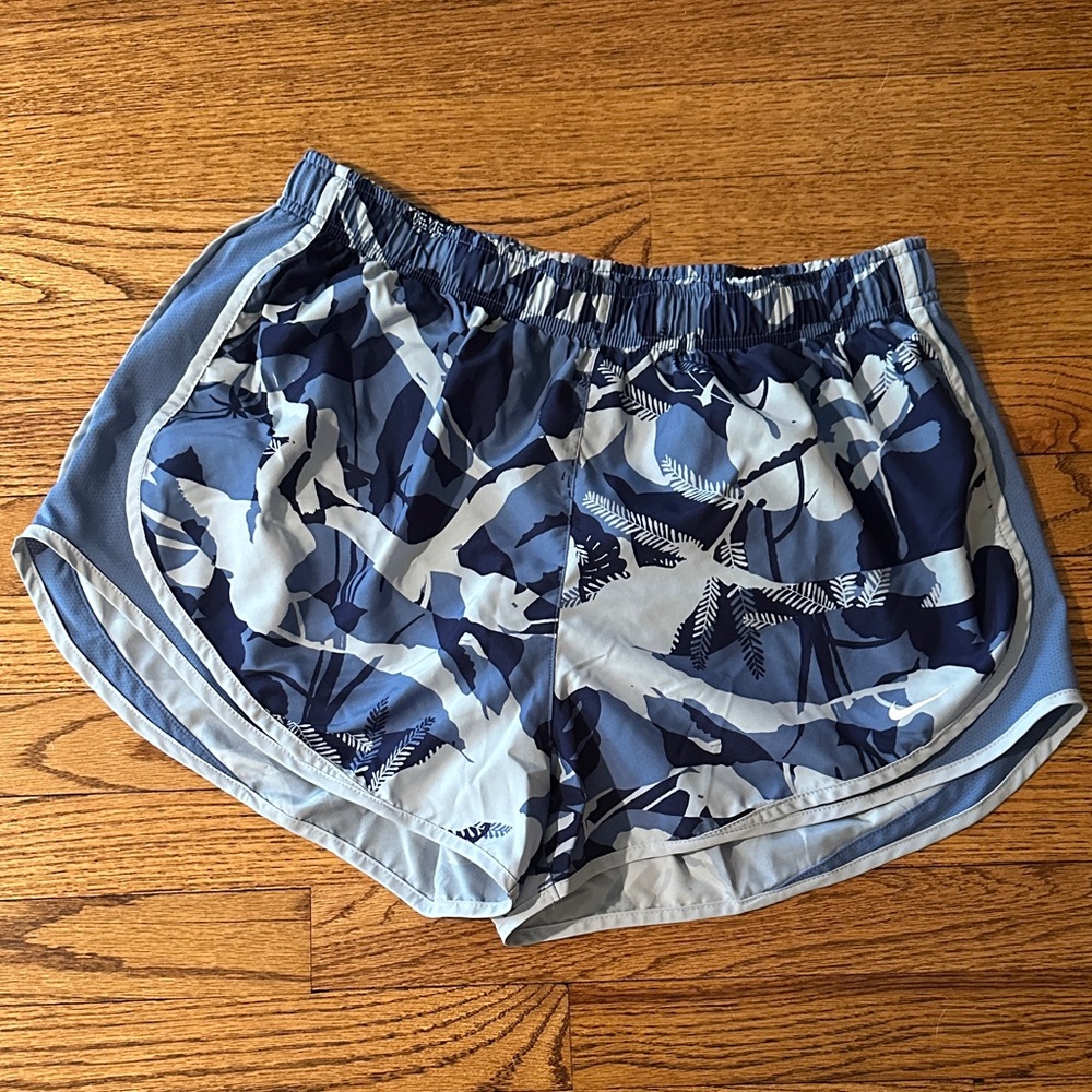 Nike Women's Tempo Shorts, size XL